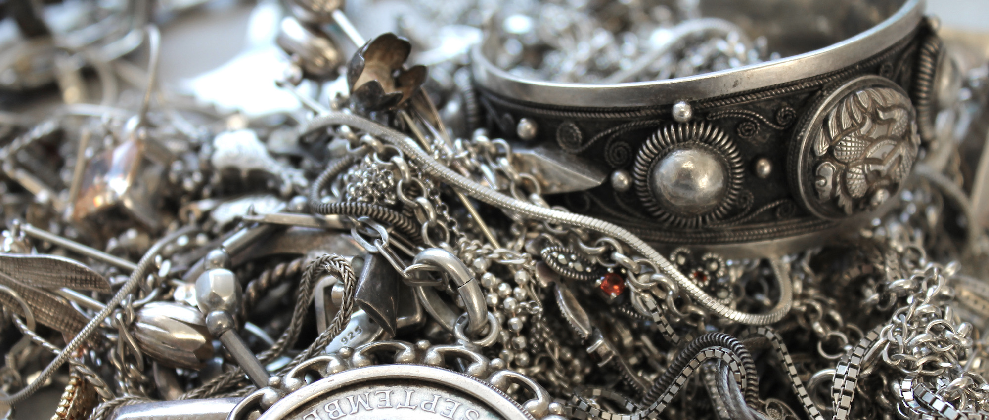 Interpersoonlijk Componeren roestvrij Zilver verkopen - Zilveren sieraden, bestek, baren en zilveren munten.